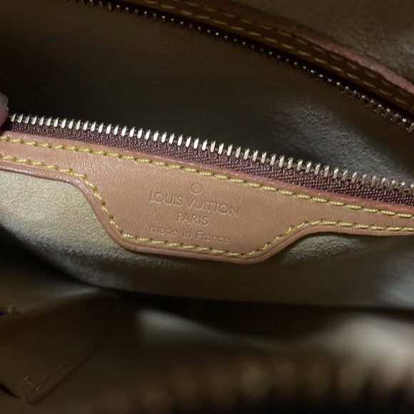 Louis Vuitton Looping Bag - Picture 7 of 17